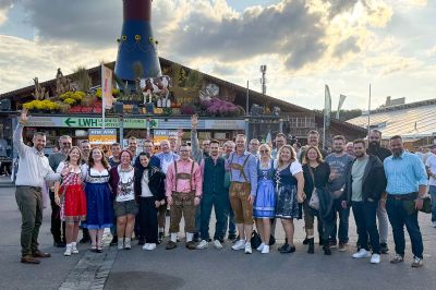 Das Team feiert 20 Jahre Hennecke Feinblechtechnik