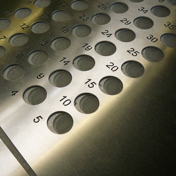 Metall-Displays für Produktpräsentation und Messe