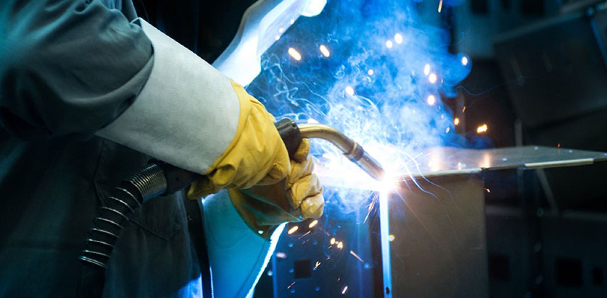 Schweißen von Metallbauteilen