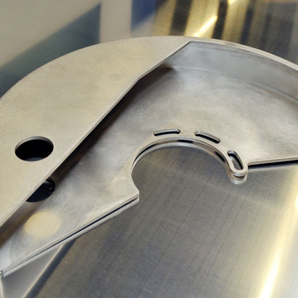 Blechbearbeitung für den Metallgehäusebau